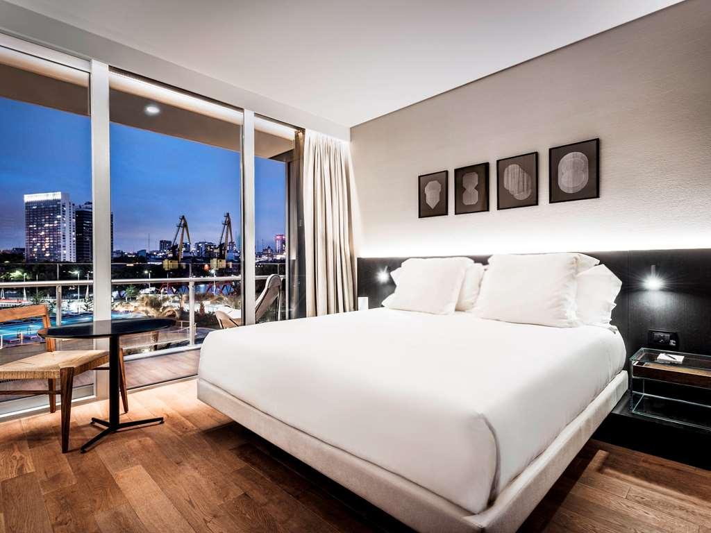 Hotel Sls Buenos Aires Puerto Madero Zimmer foto A bedroom at the London Edition