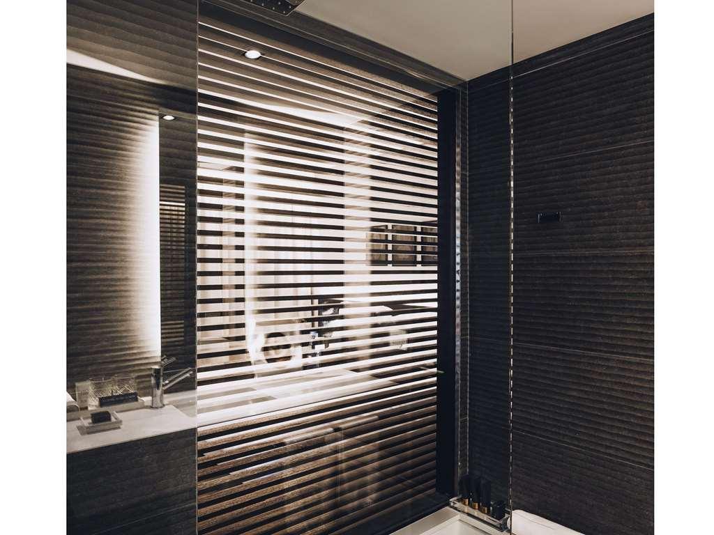 Hotel Sls Buenos Aires Puerto Madero Zimmer foto A shower enclosure with a fixed glass panel